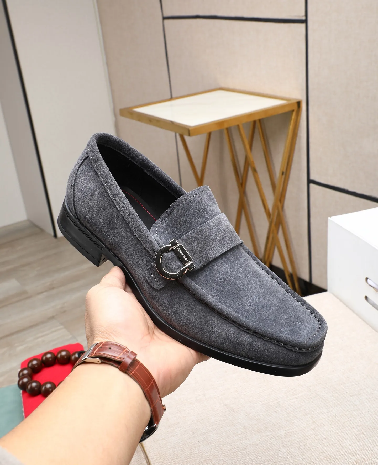Men's clothing and shoes 💰700📛📛High-end goods! Salvatore Ferragamo is the world's top luxury footwear brand. It comes from Italy, the kingdom of fashion. It is famous all over the world for its traditional handmade design and novel styles... 🚶🏻🚶🏻 Top-quality suit shoes are sold simultaneously at the counter. This style is purely handmade. The fabric is imported Italian calfskin➕soft water-dyed cowhide lining. Specially available with original deep rubber outsole🌀🌀Size: 38➖44